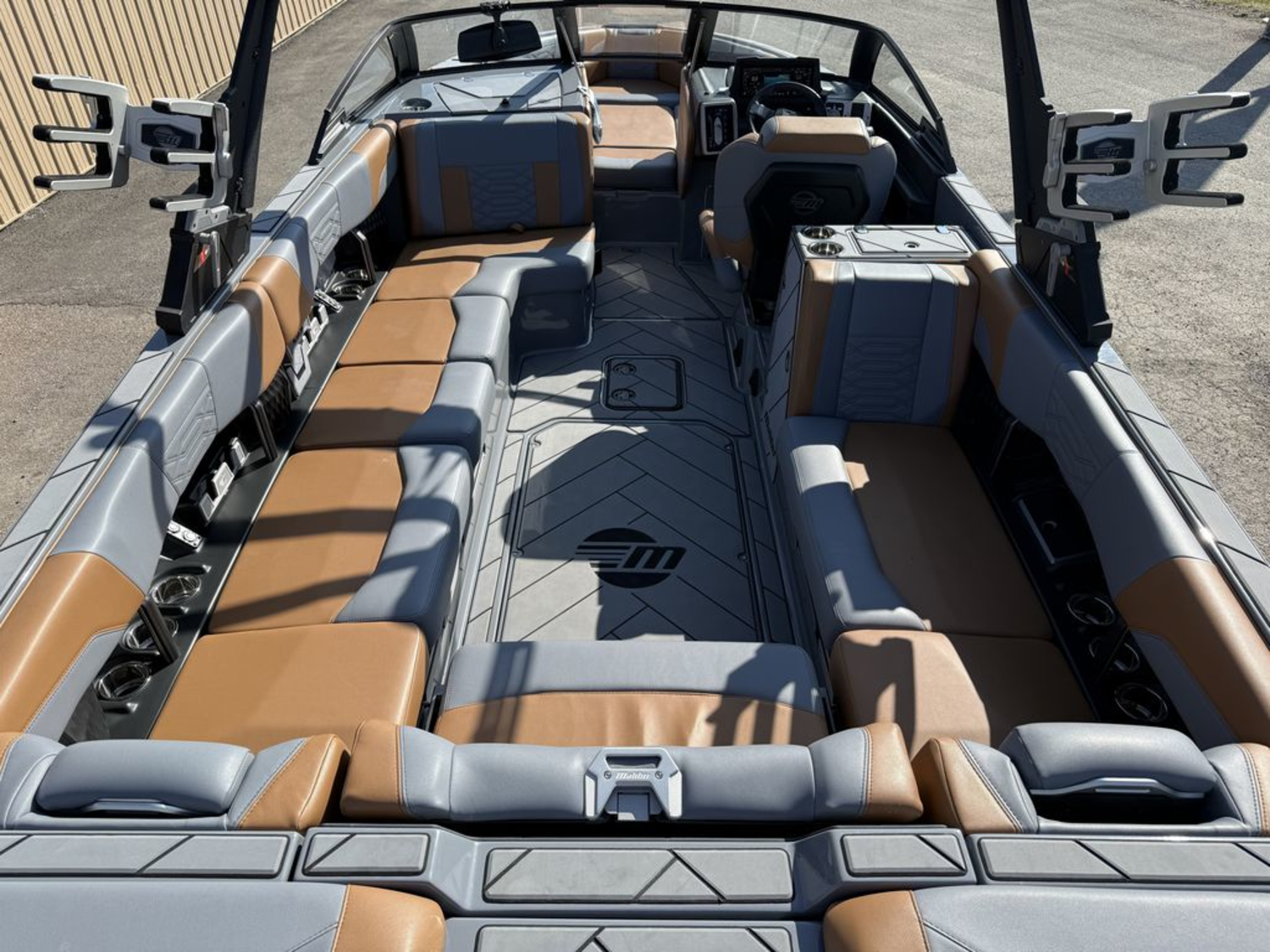 2023 Malibu Boats 25 LSV
