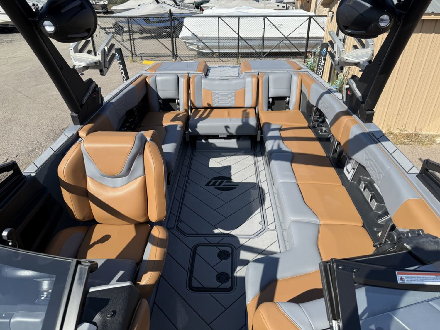 2023 Malibu Boats 25 LSV