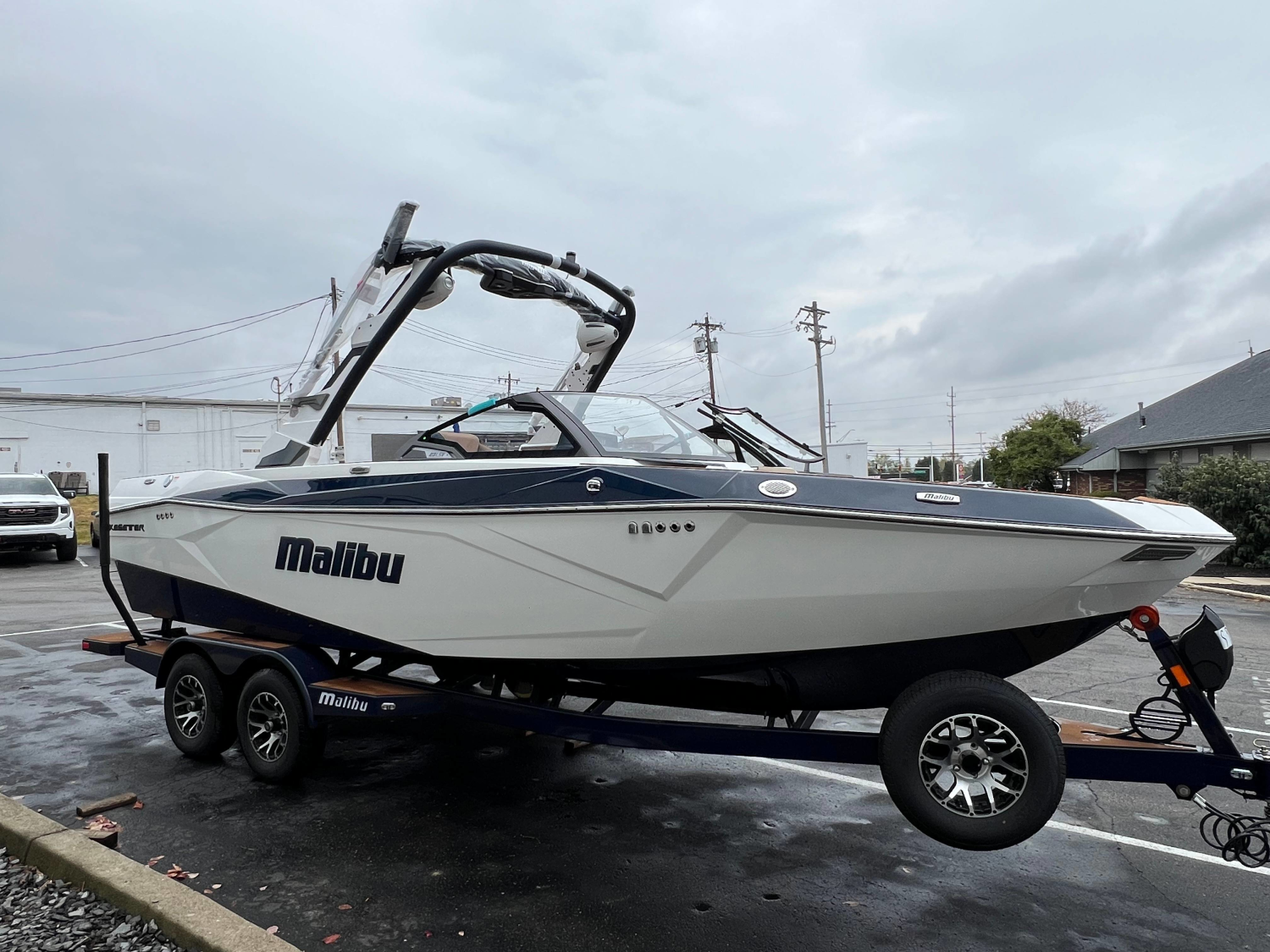 2026 Malibu 23 LSV