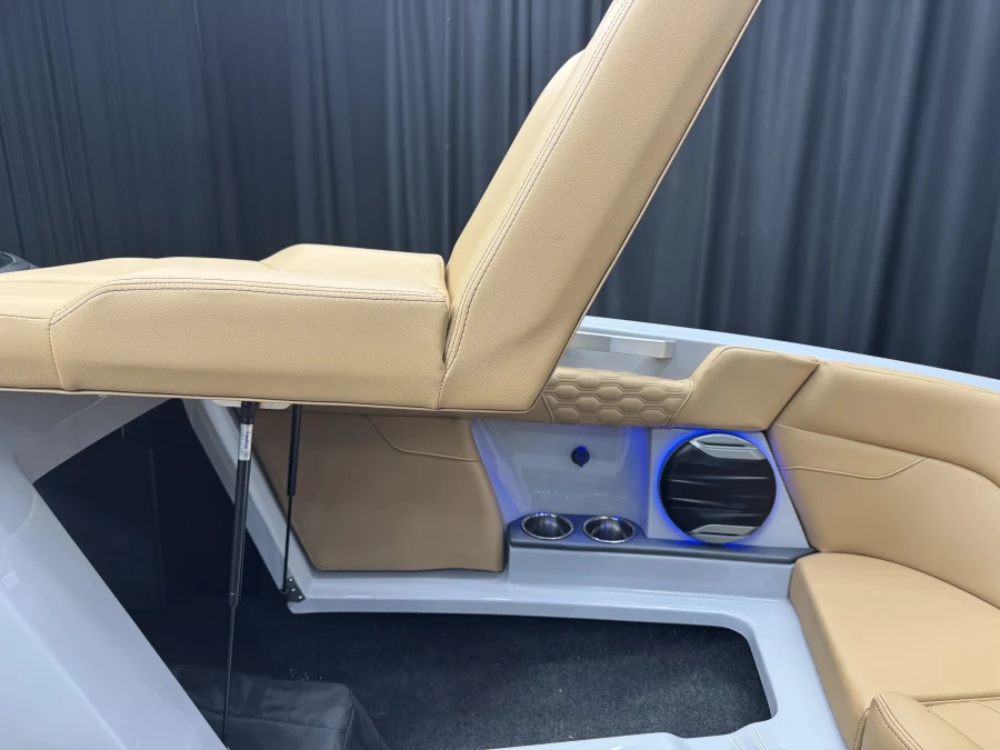 2026-mastercraft-xt24-110468-image24