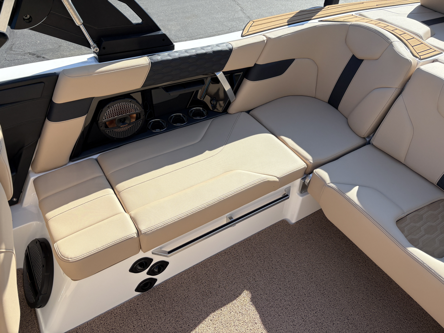 2023 MasterCraft XT22