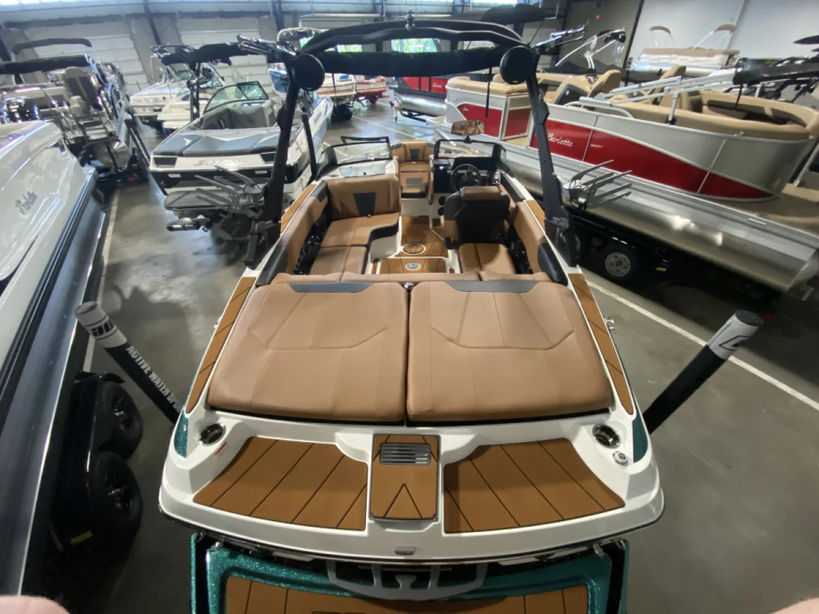 2025 Malibu Boats Wakesetter VTX for sale in Canby, Oregon