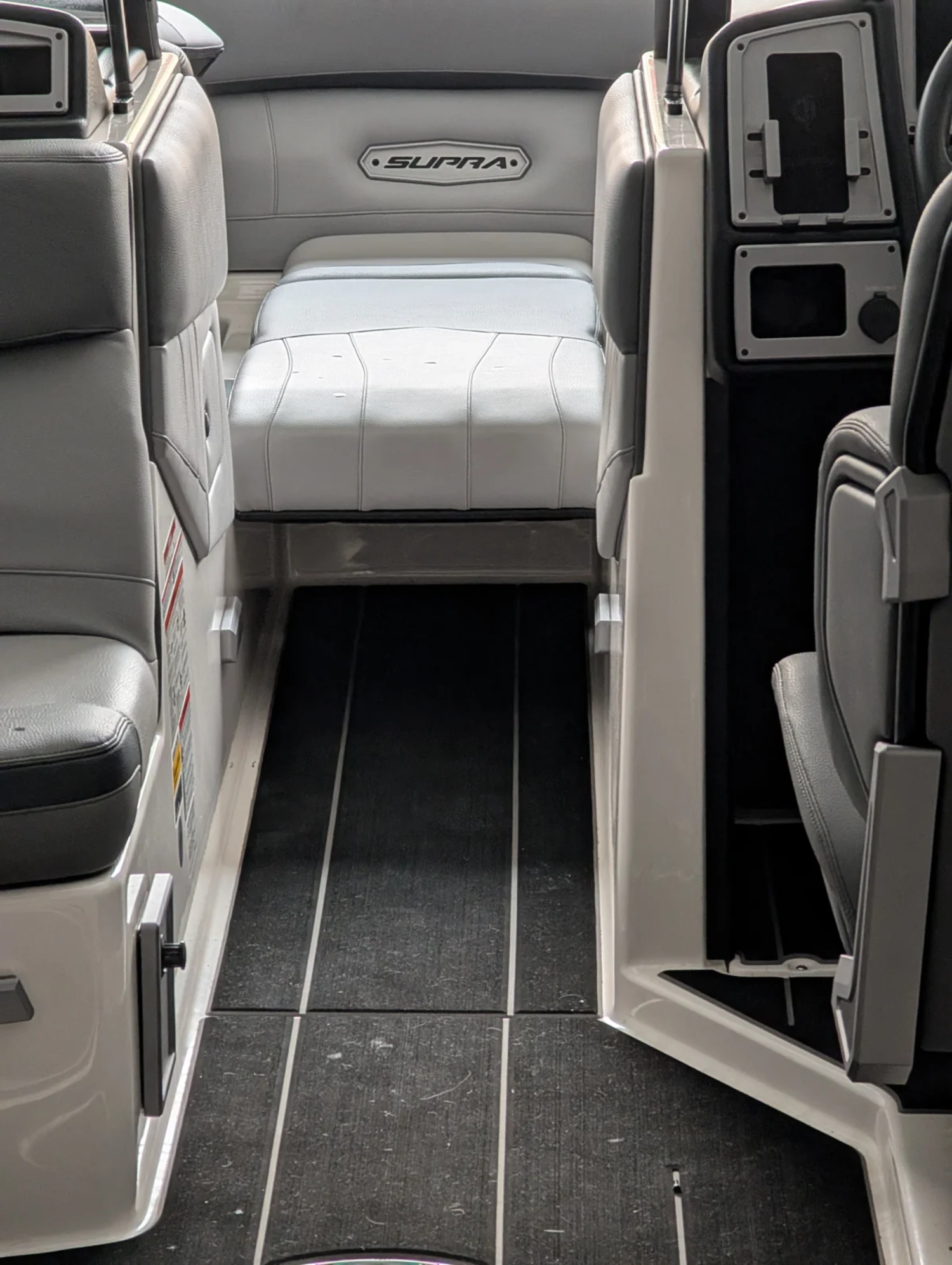 2021 Supra SE 550**lake limo!**