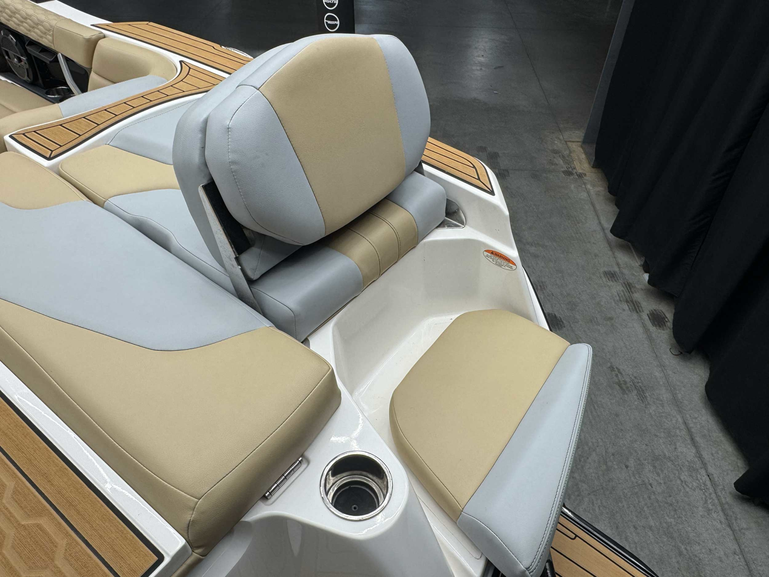 2022 MasterCraft XT22