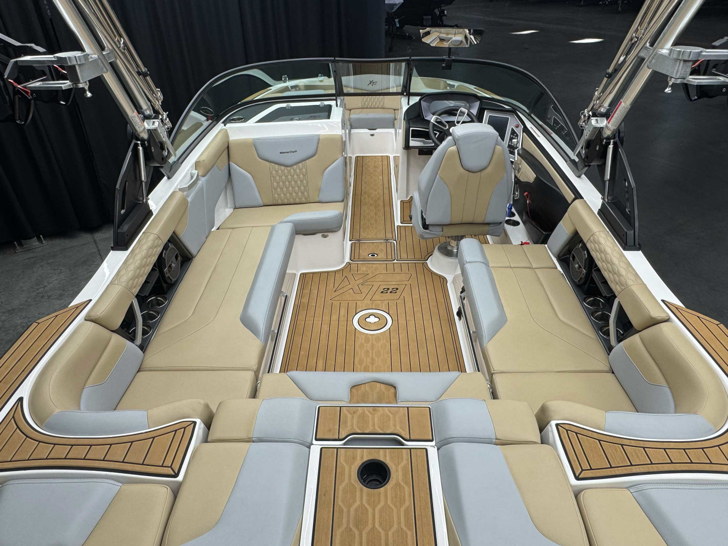 2022 MasterCraft XT22