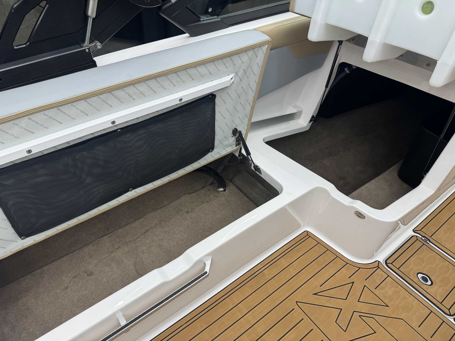 2022 MasterCraft XT22