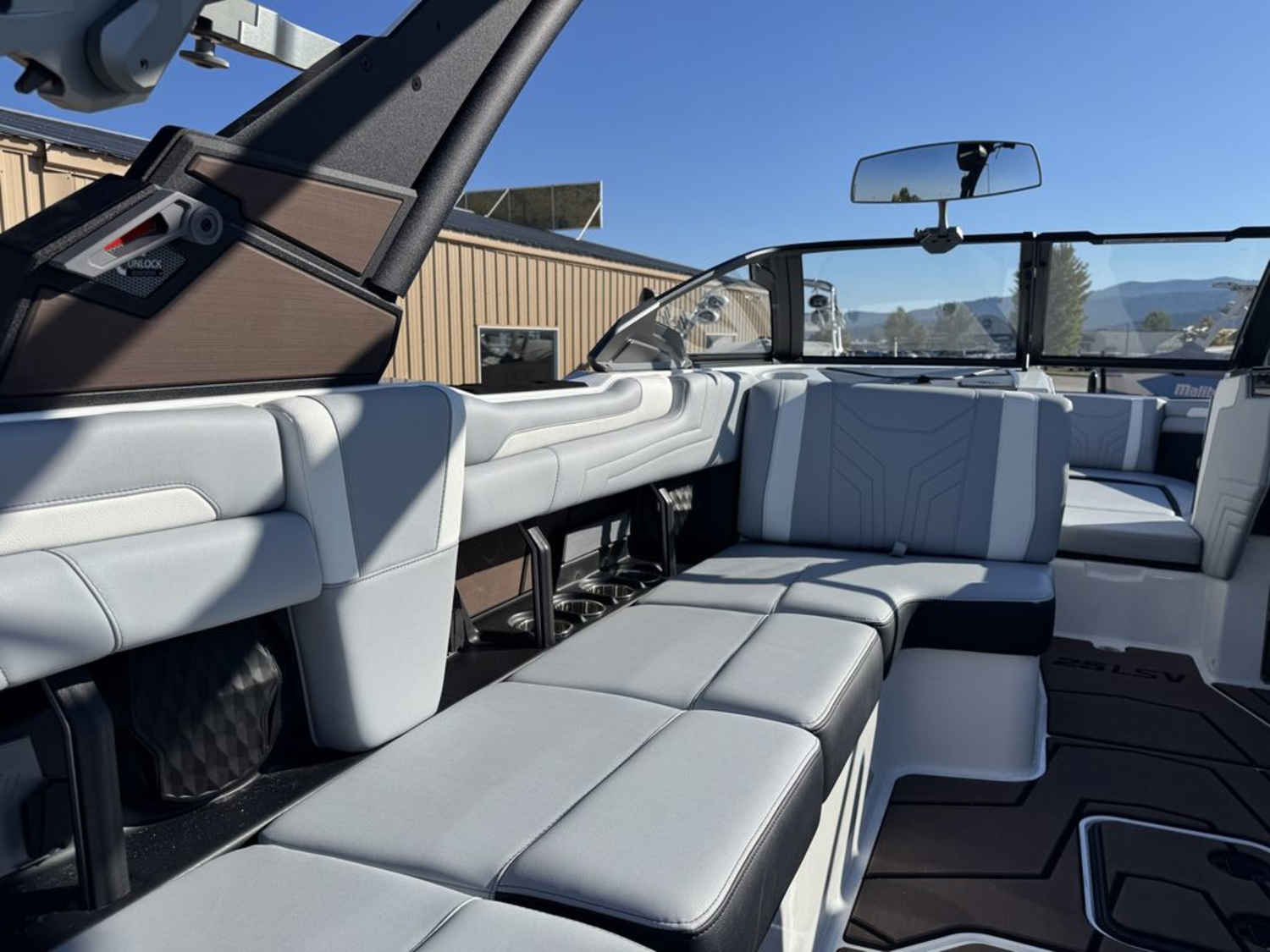 2026 Malibu Boats 25 LSV
