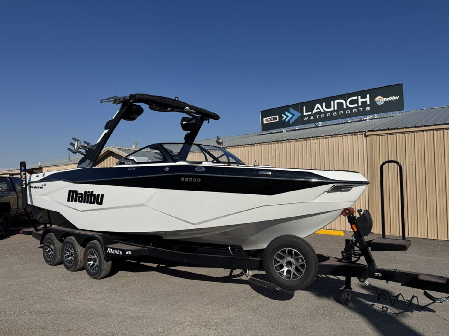 2026 Malibu Boats 25 LSV