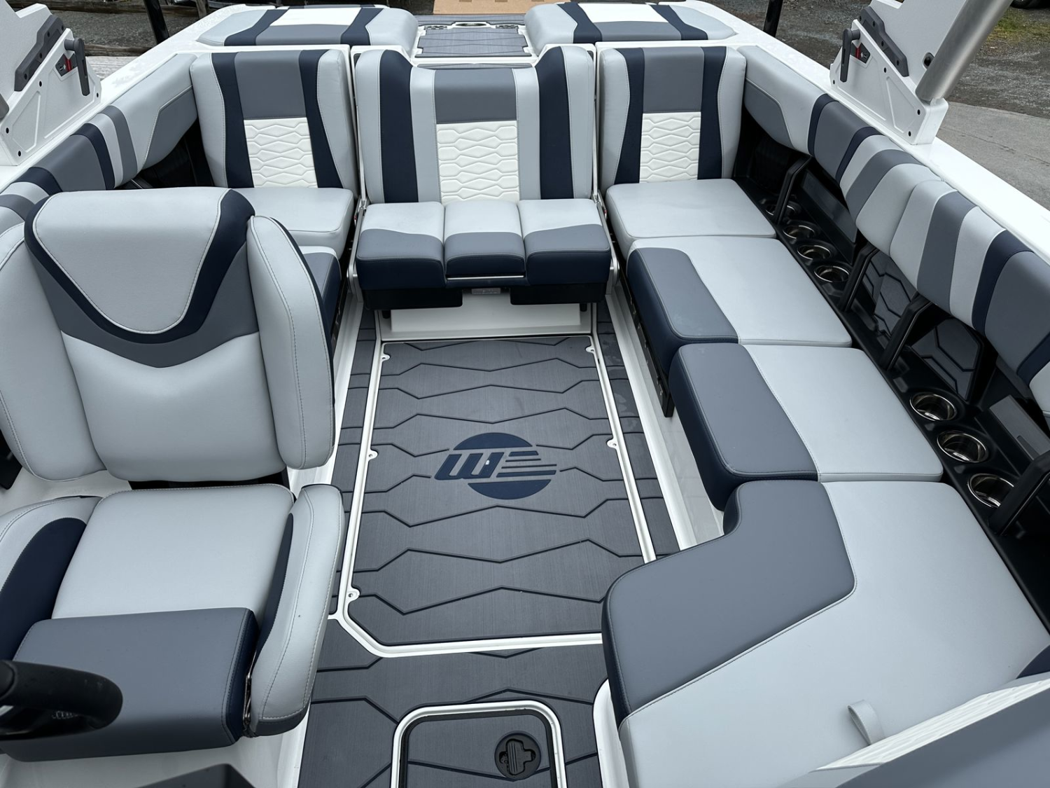 2025 Malibu 22 MXZ
