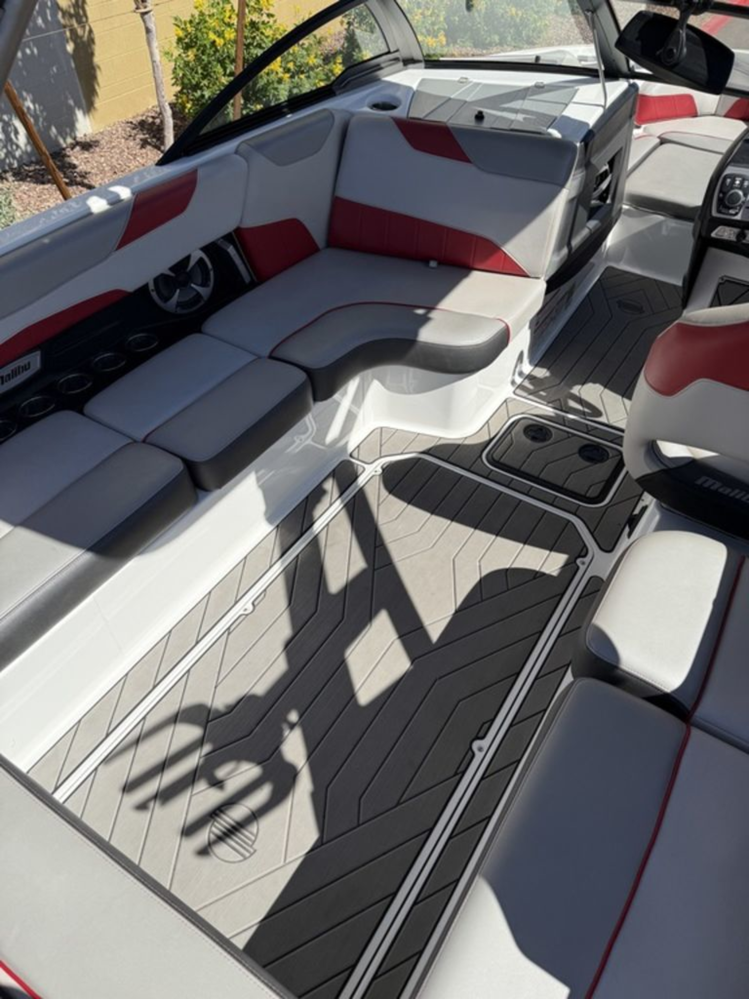 2018 Malibu Boats 23 LSV