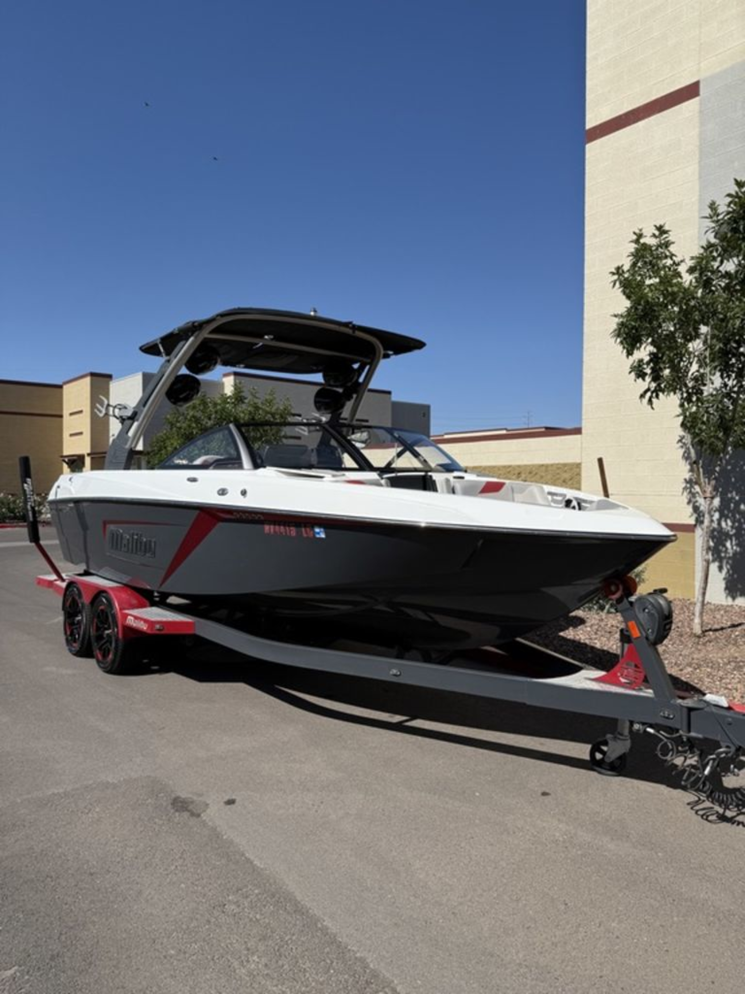 2018 Malibu Boats 23 LSV