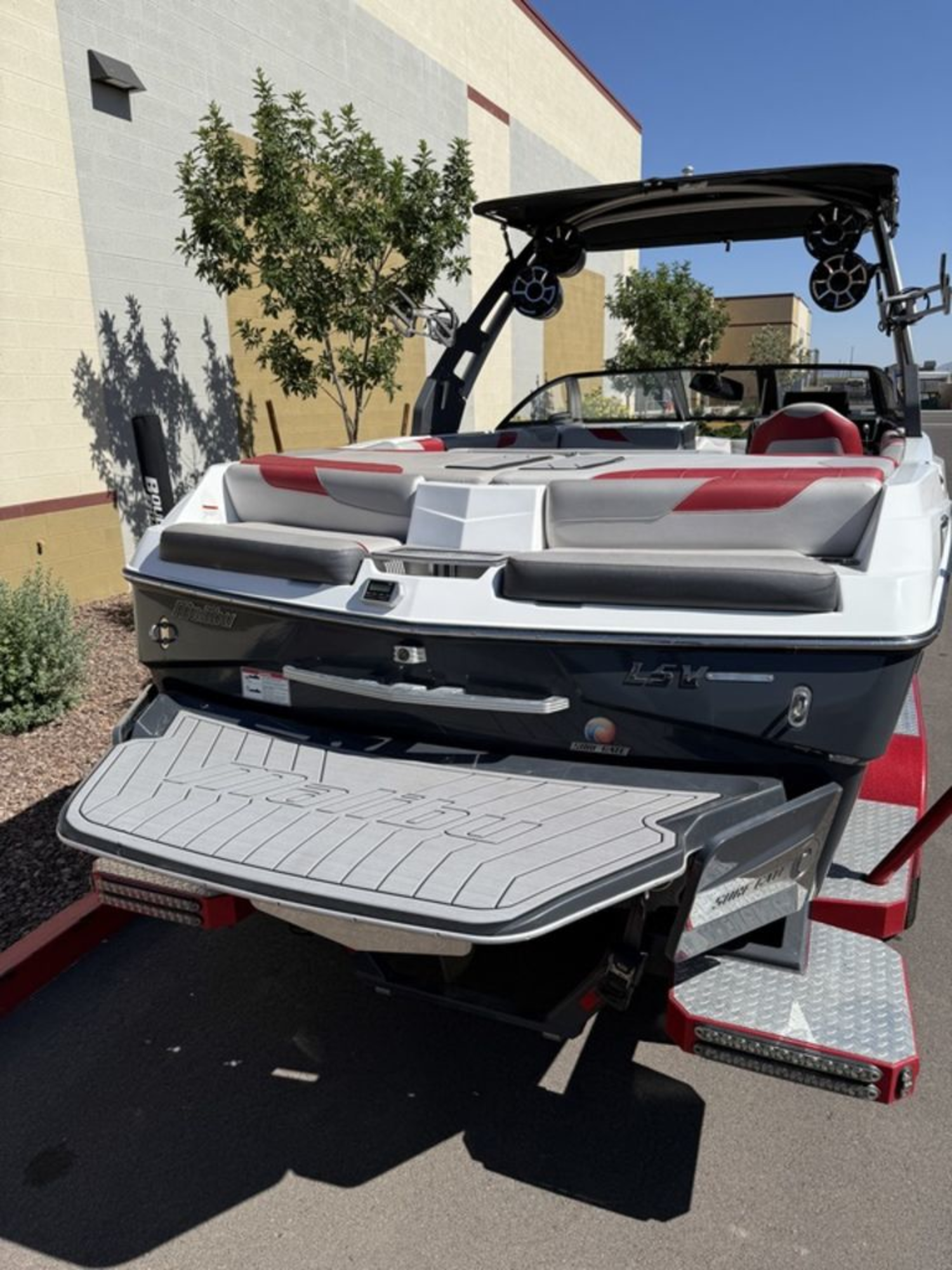 2018 Malibu Boats 23 LSV
