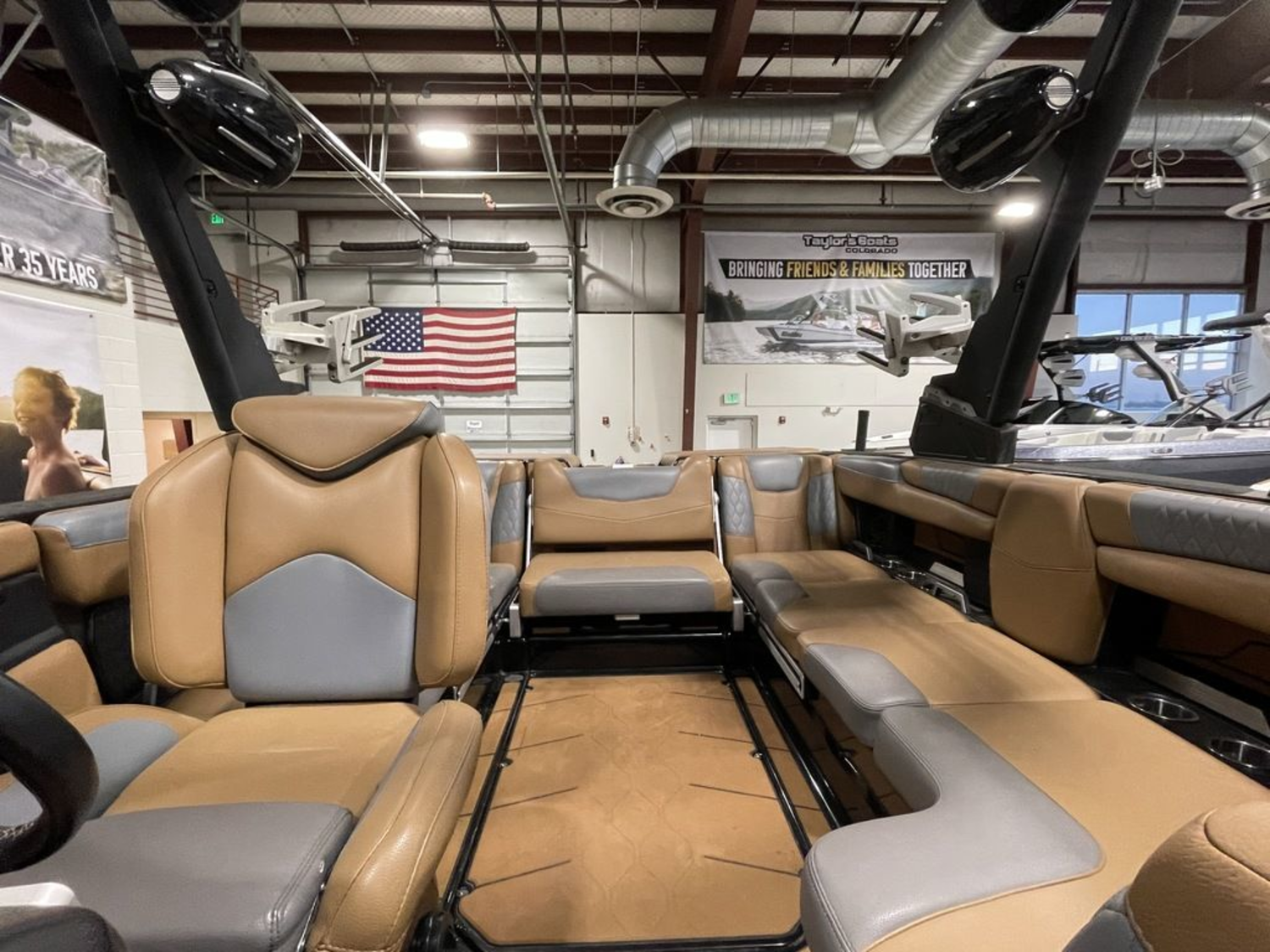 2021 Malibu Boats M220