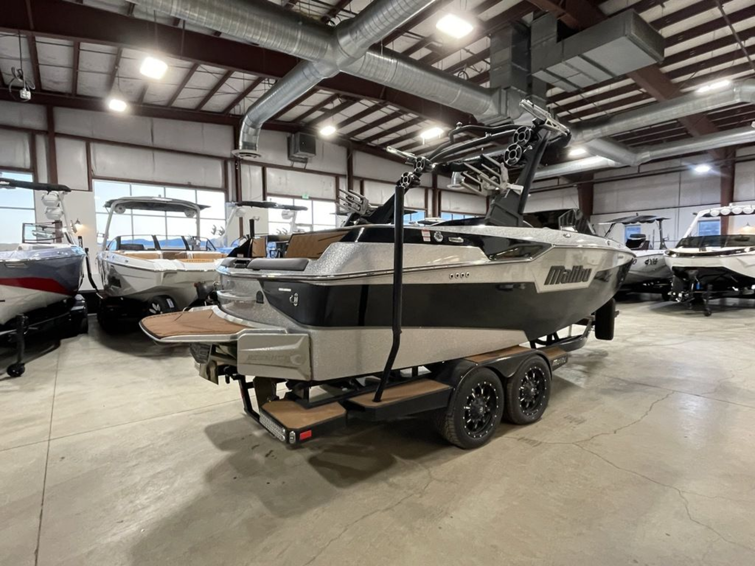 2021 Malibu Boats M220