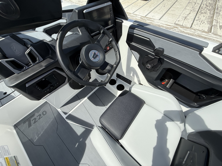 2025 Axis Boats T220 for sale in Fontana, Wisconsin