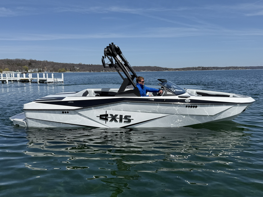 2025 Axis Boats T220 for sale in Fontana, Wisconsin