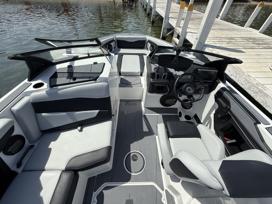 2025 Axis Boats T220 for sale in Fontana, Wisconsin