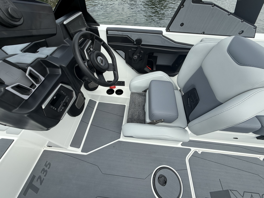 2025 Axis Boats T235 for sale in Fontana, Wisconsin