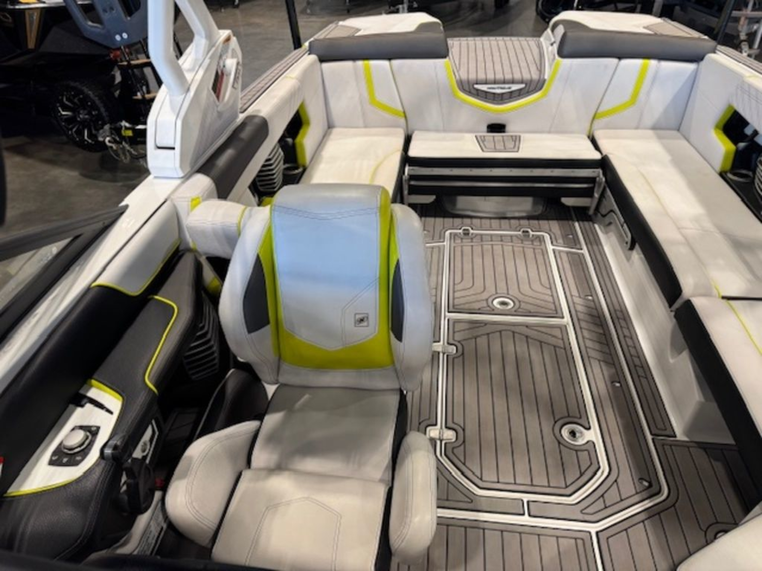 2018 Nautique G25