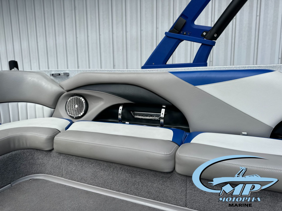 2015 Malibu Boats Wakesetter 247 LSV for sale in Lynnwood, Washington