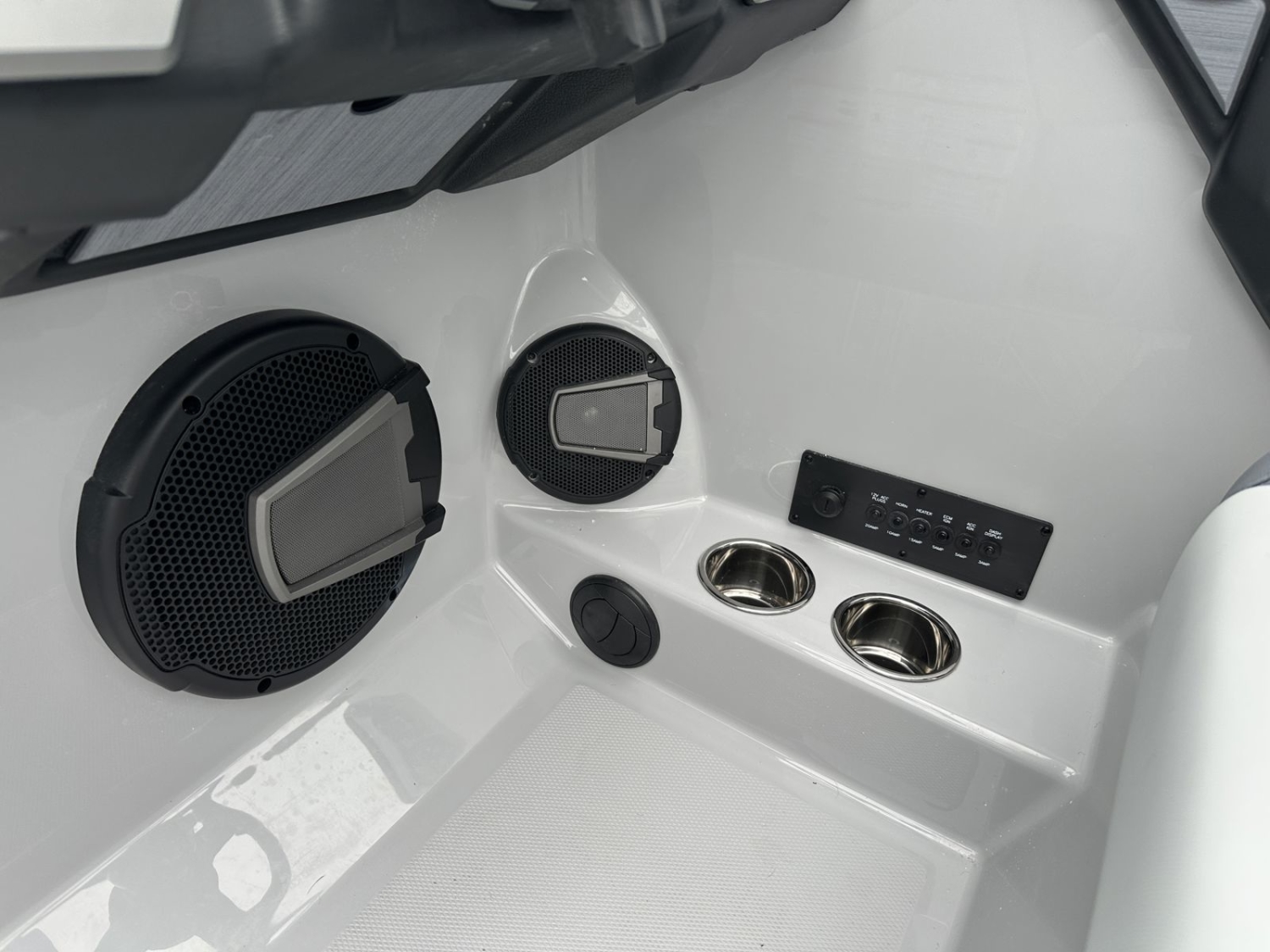 2025 Axis T220