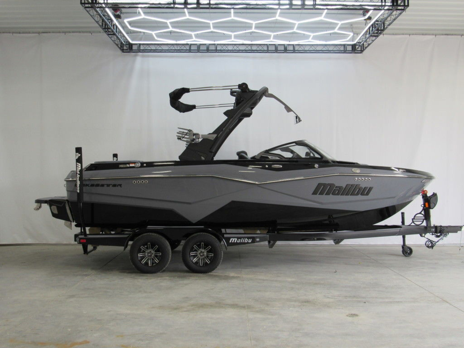 2025 Malibu Boats 22 LSV