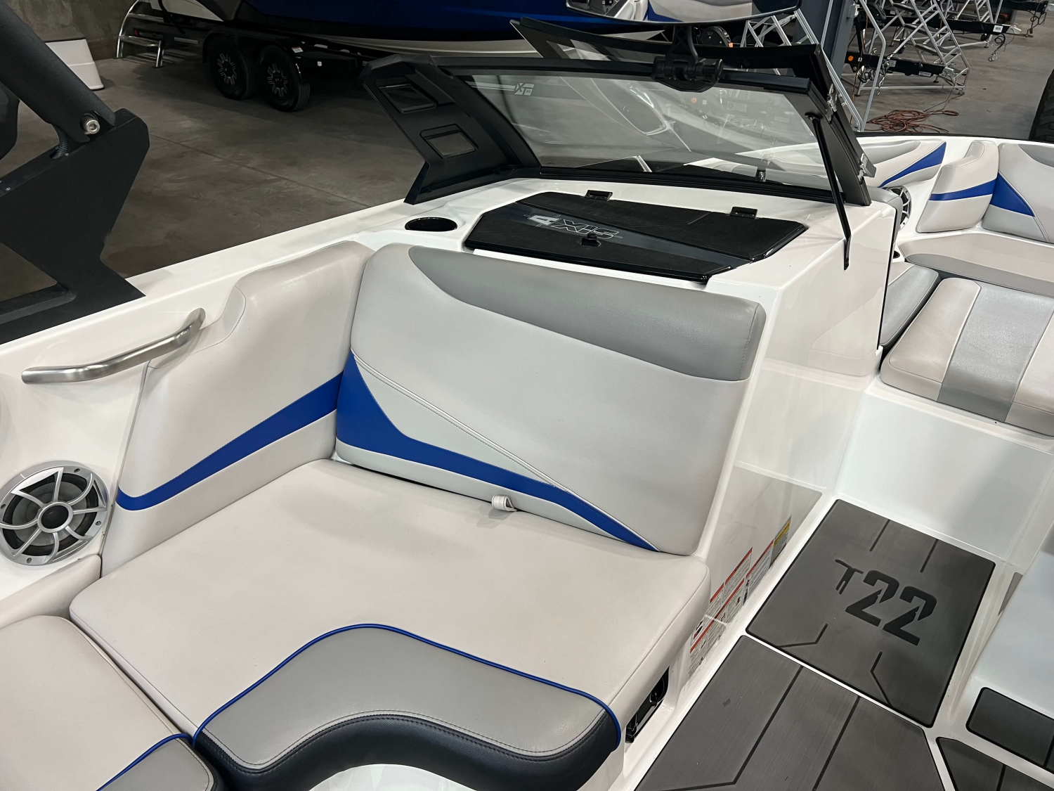 2018 Axis T22