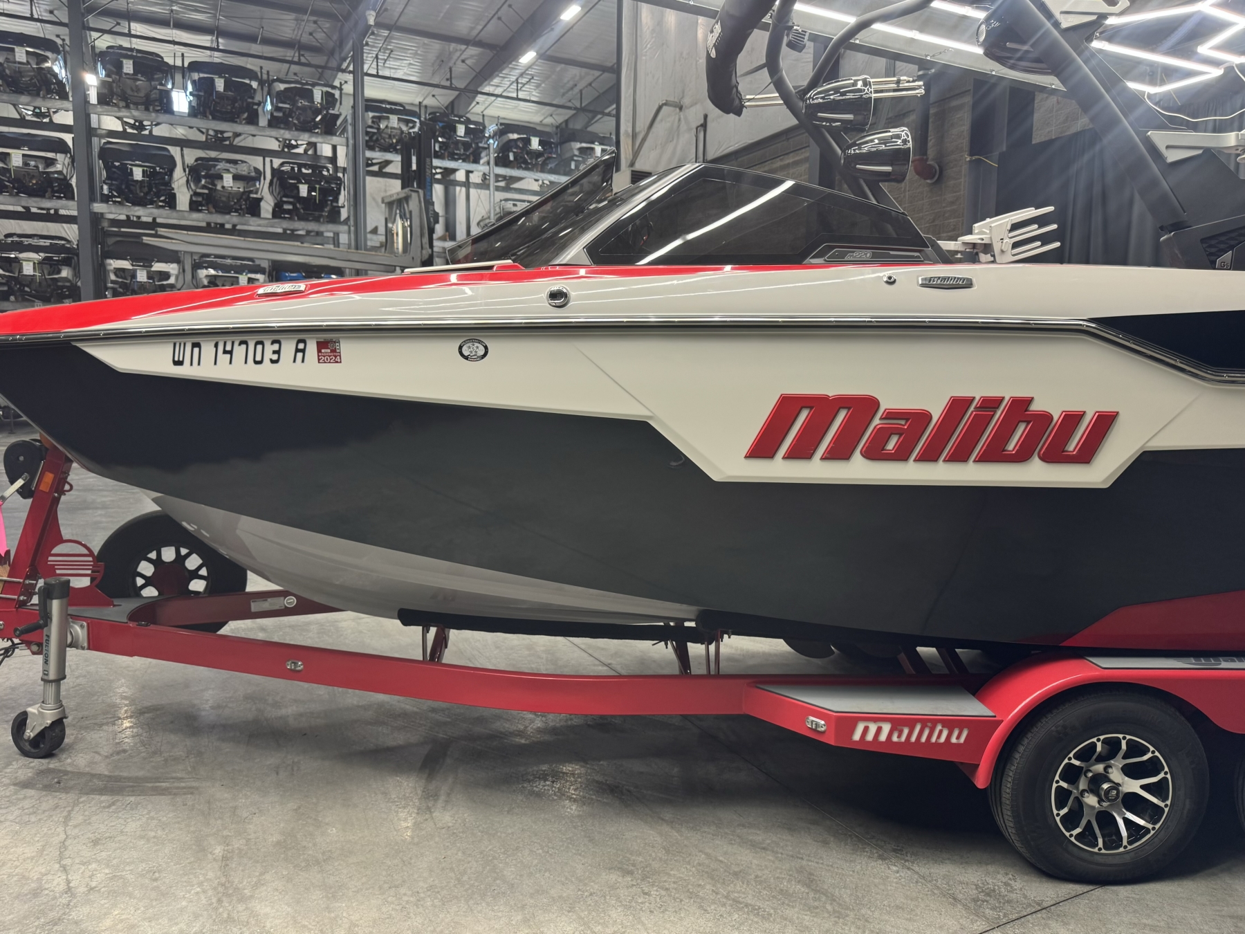 2021 Malibu M220