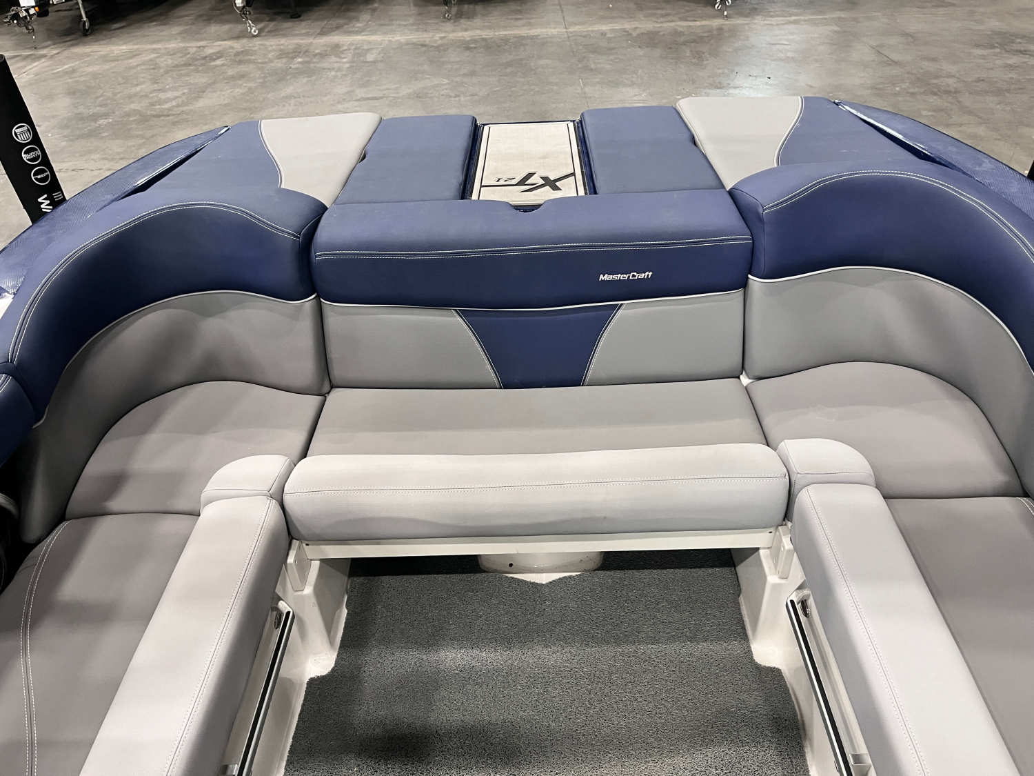 2022 MasterCraft XT21