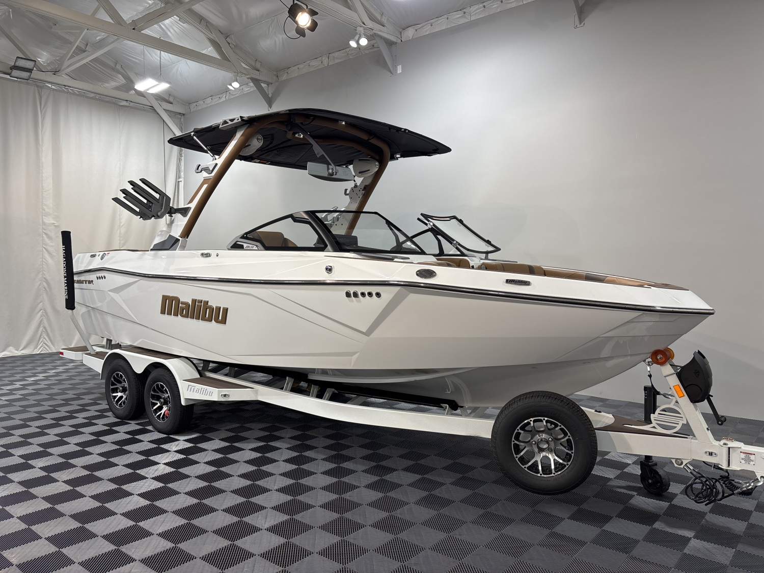 2026 Malibu 23 LSV