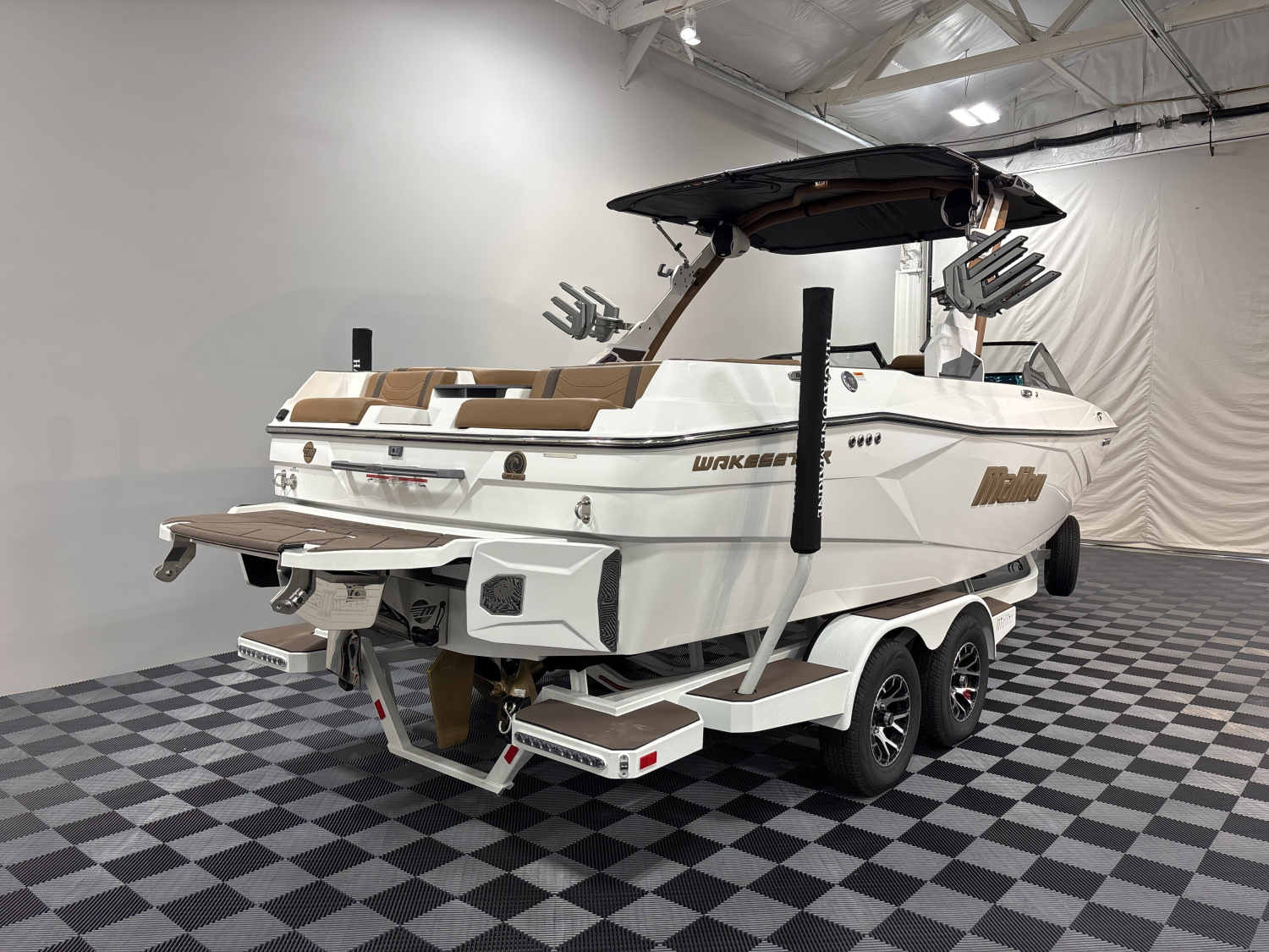 2026 Malibu 23 LSV