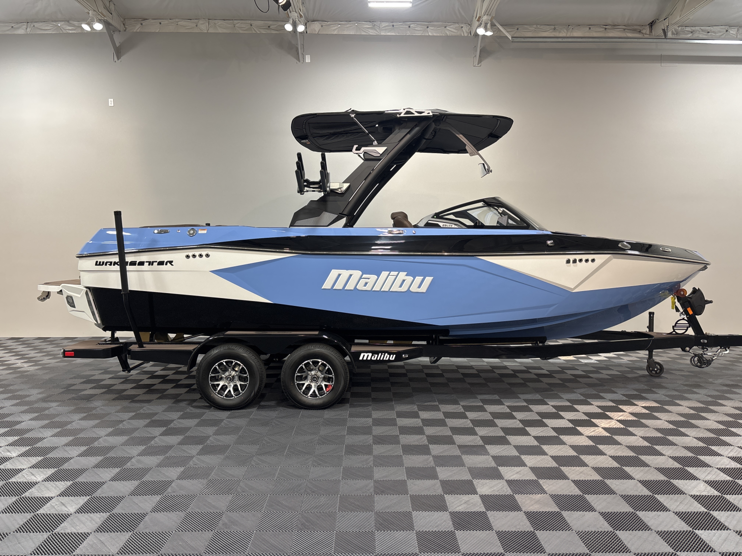 2026 Malibu 23 LSV