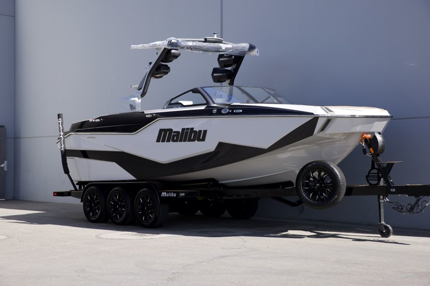 2025 Malibu Boats M242