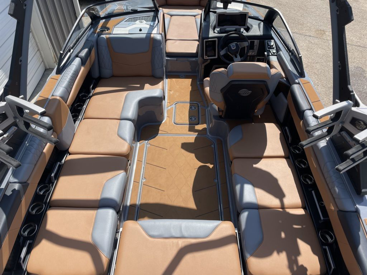 2023 Malibu Boats M220