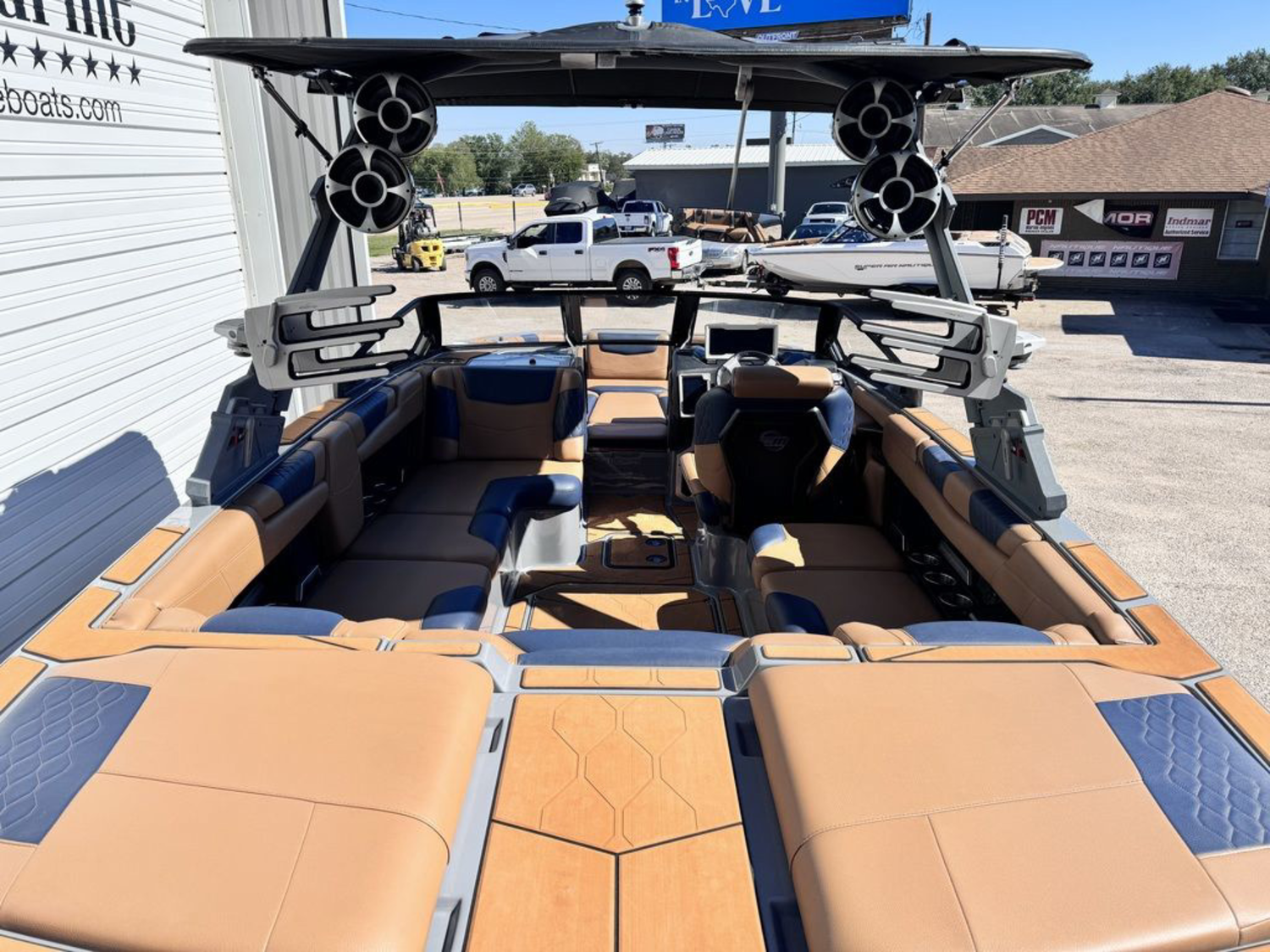 2021 Malibu Boats M220