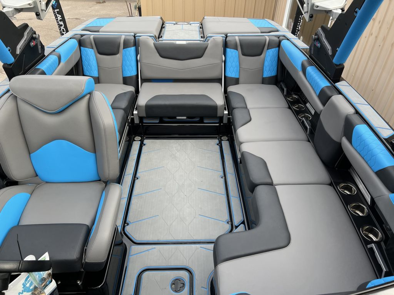 2021 Malibu Boats M220