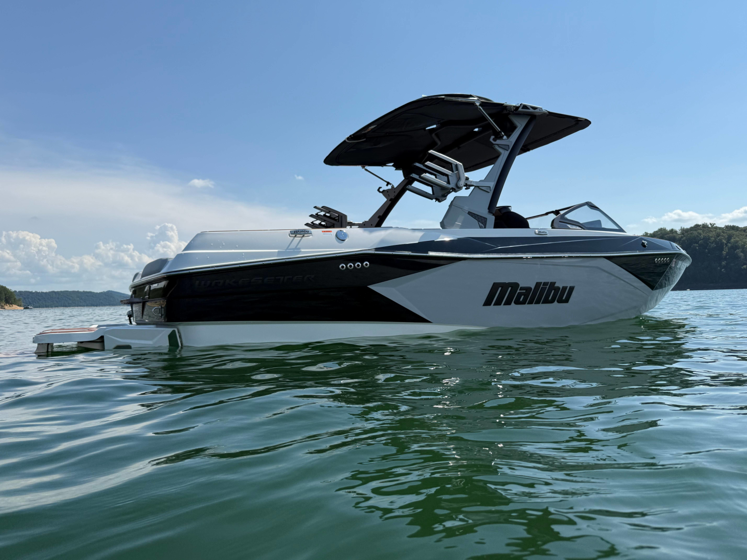 2025 Malibu 23 LSV