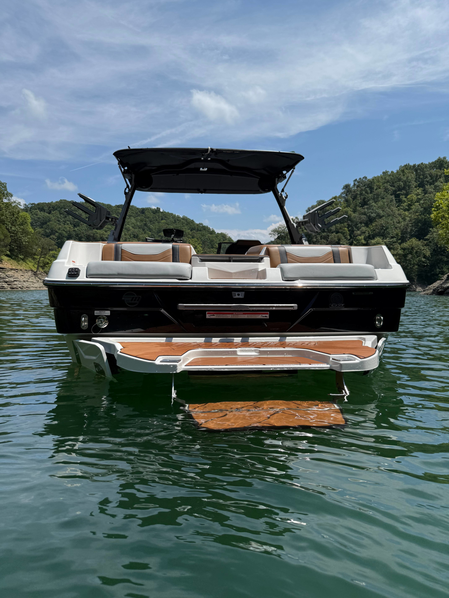 2025 Malibu 23 LSV