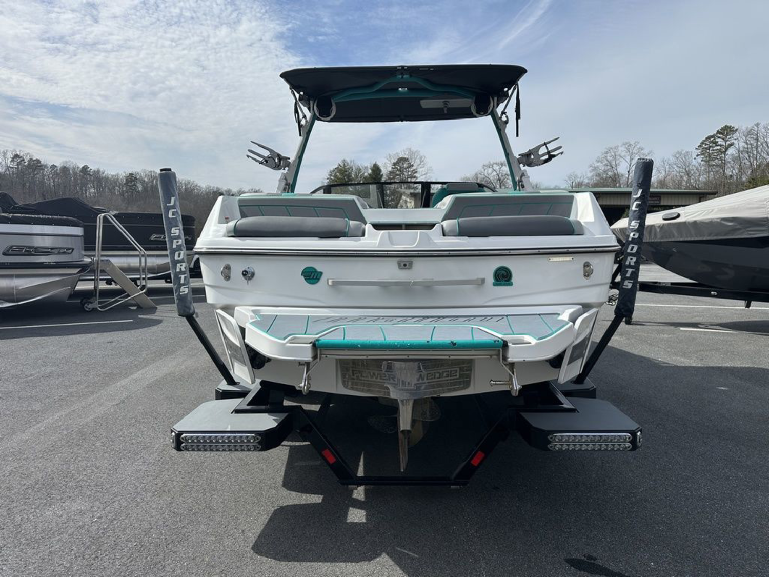 2023 Malibu Boats 23 LSV