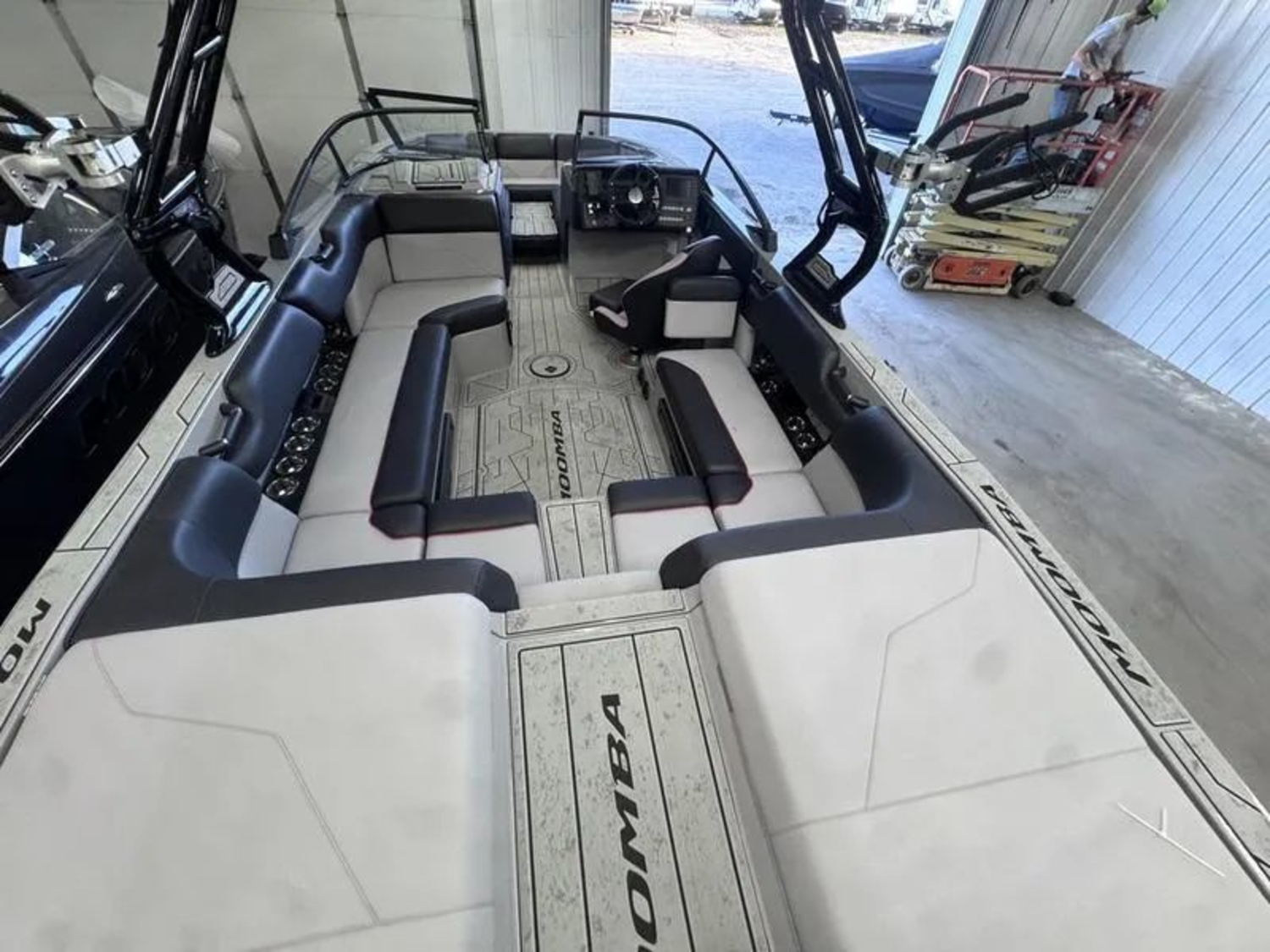 2025 MOOMBA MAX DEMO