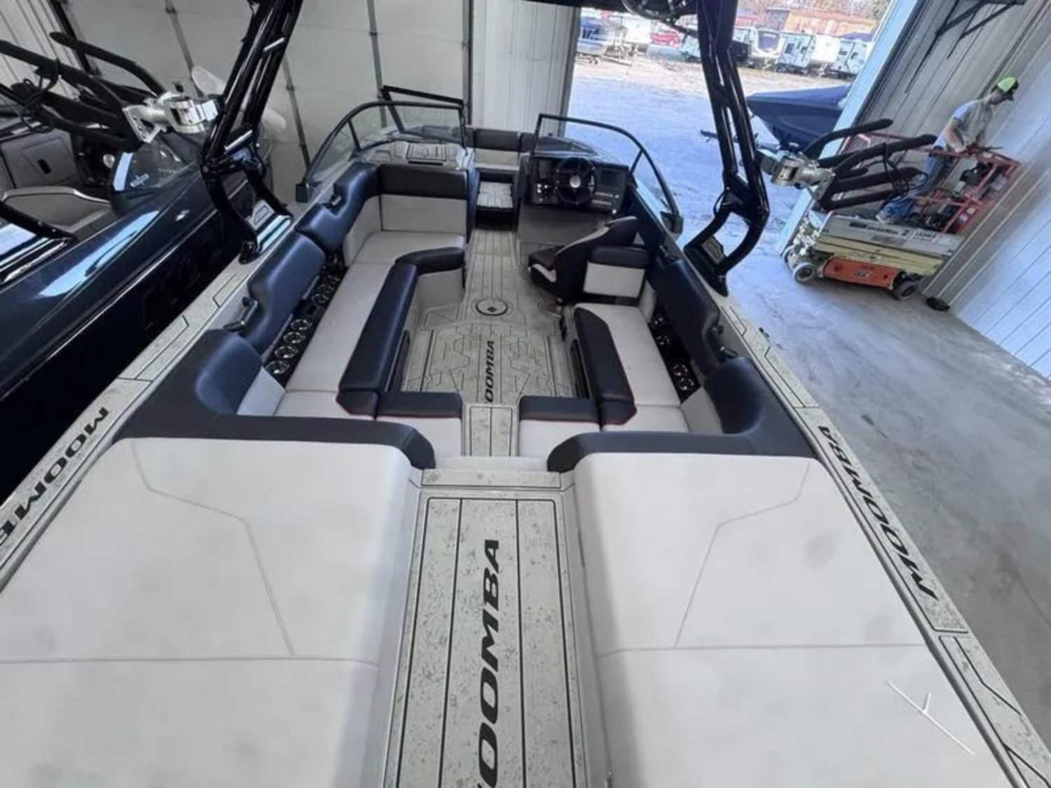 2025 MOOMBA MAX DEMO