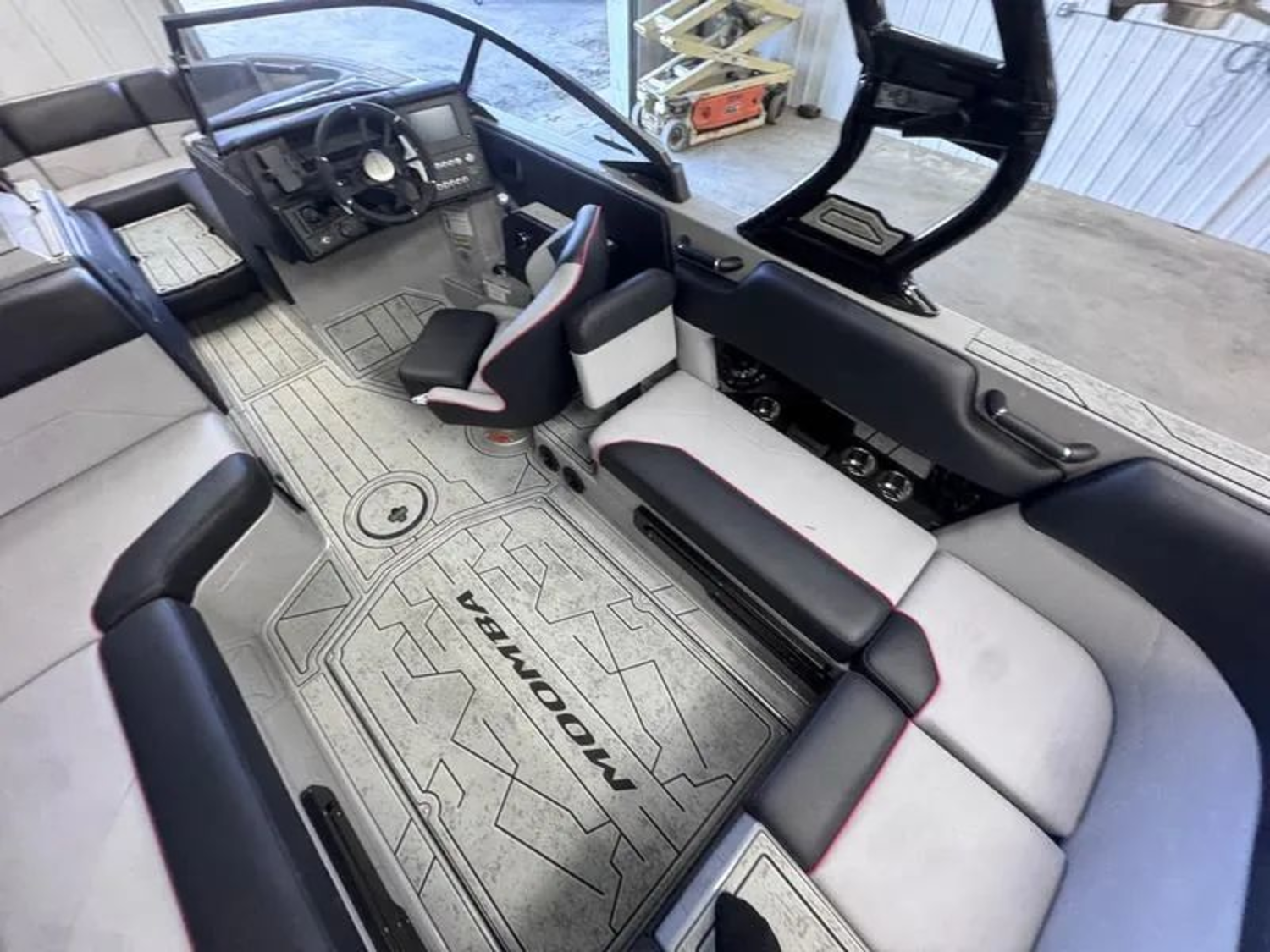 2025 MOOMBA MAX DEMO