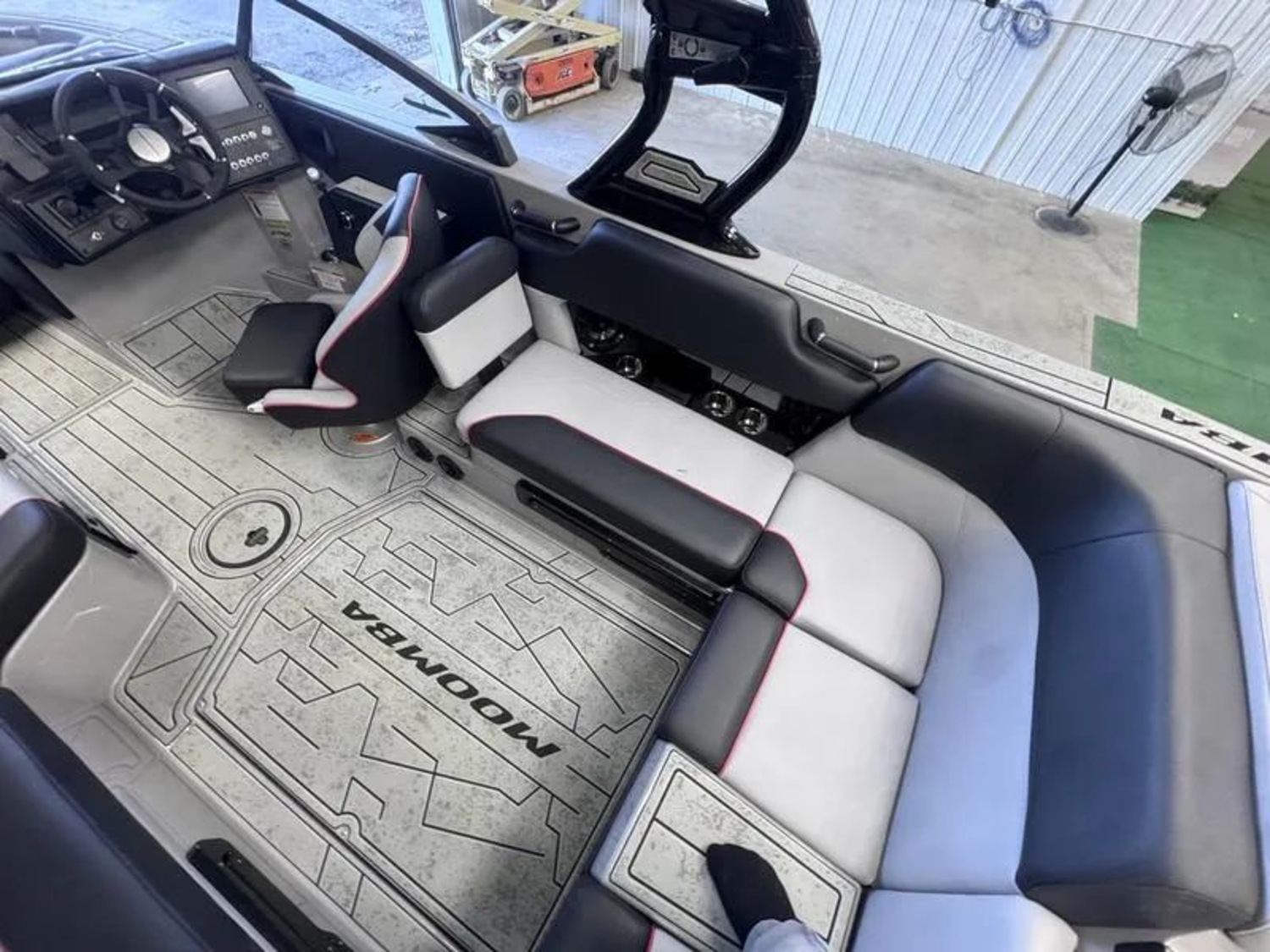 2025 MOOMBA MAX DEMO