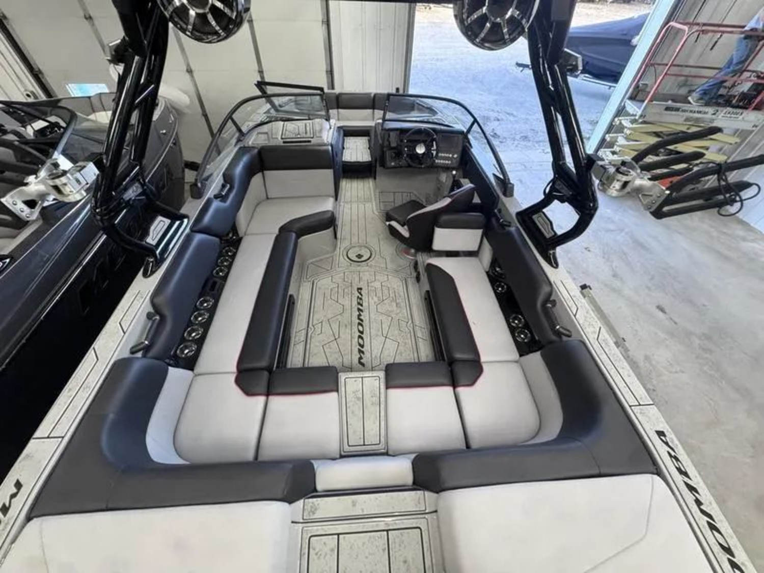 2025 MOOMBA MAX DEMO