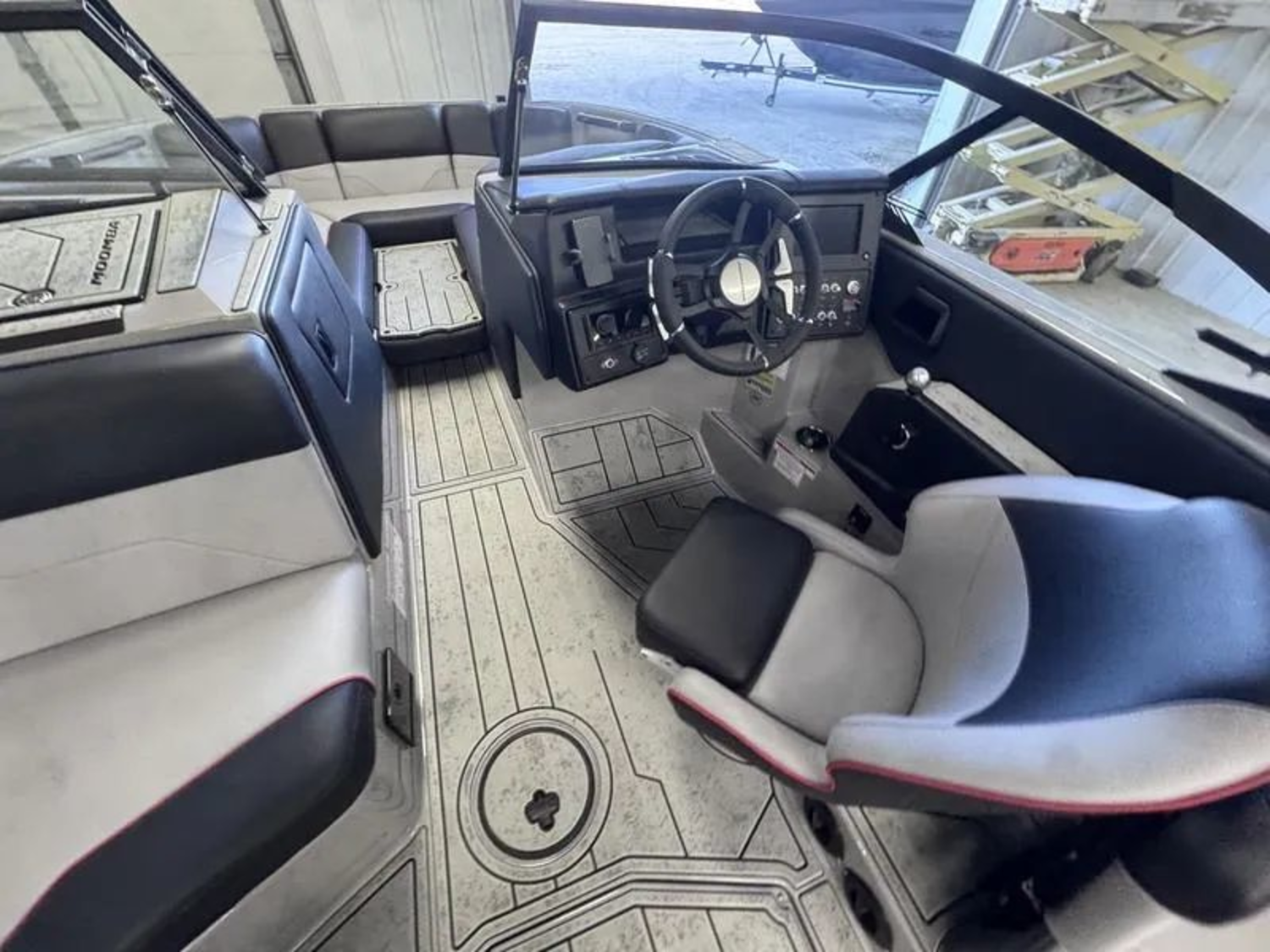 2025 MOOMBA MAX DEMO