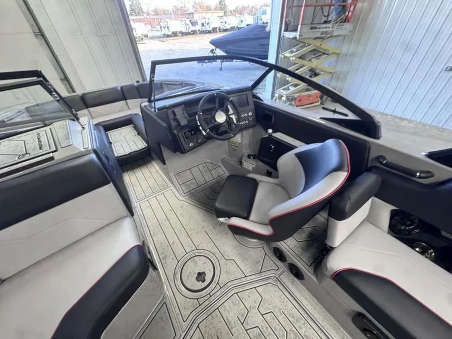 2025 MOOMBA MAX DEMO