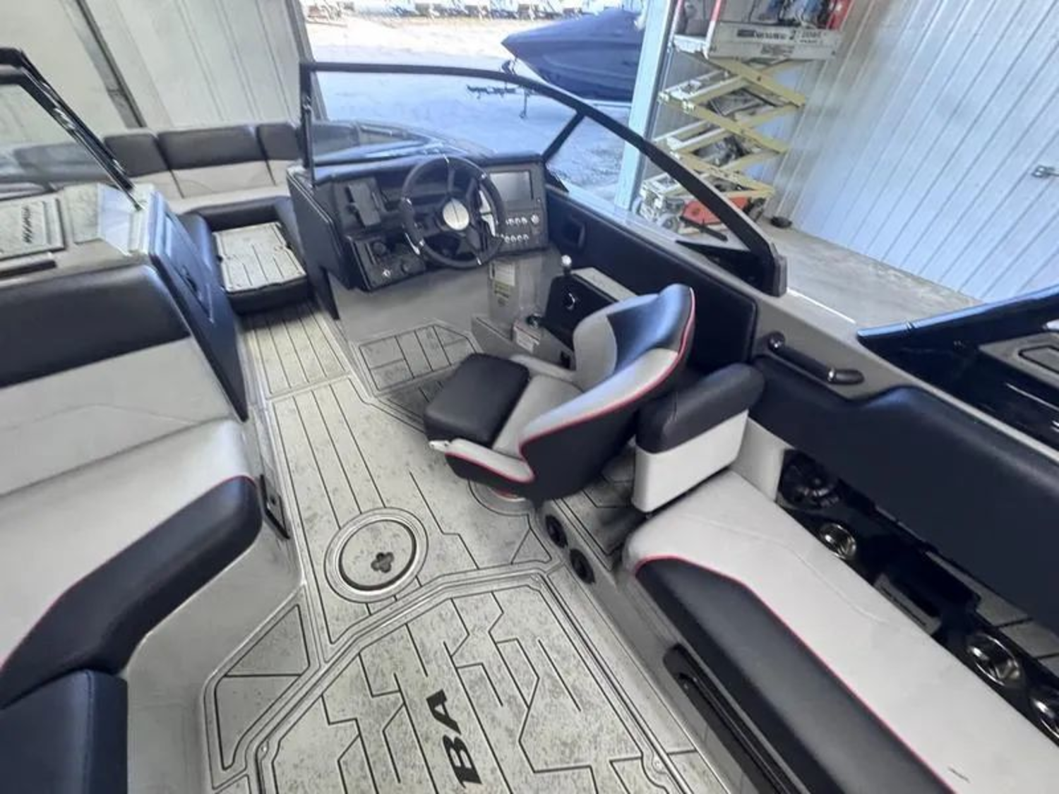 2025 MOOMBA MAX DEMO