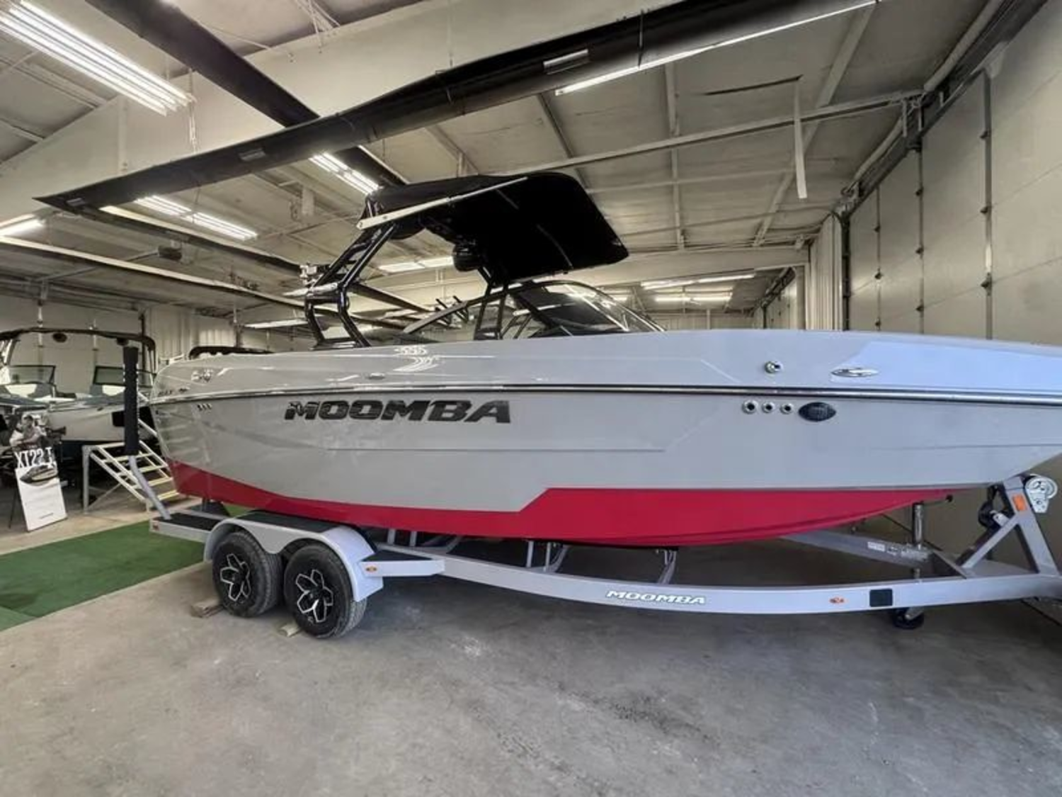 2025 MOOMBA MAX DEMO