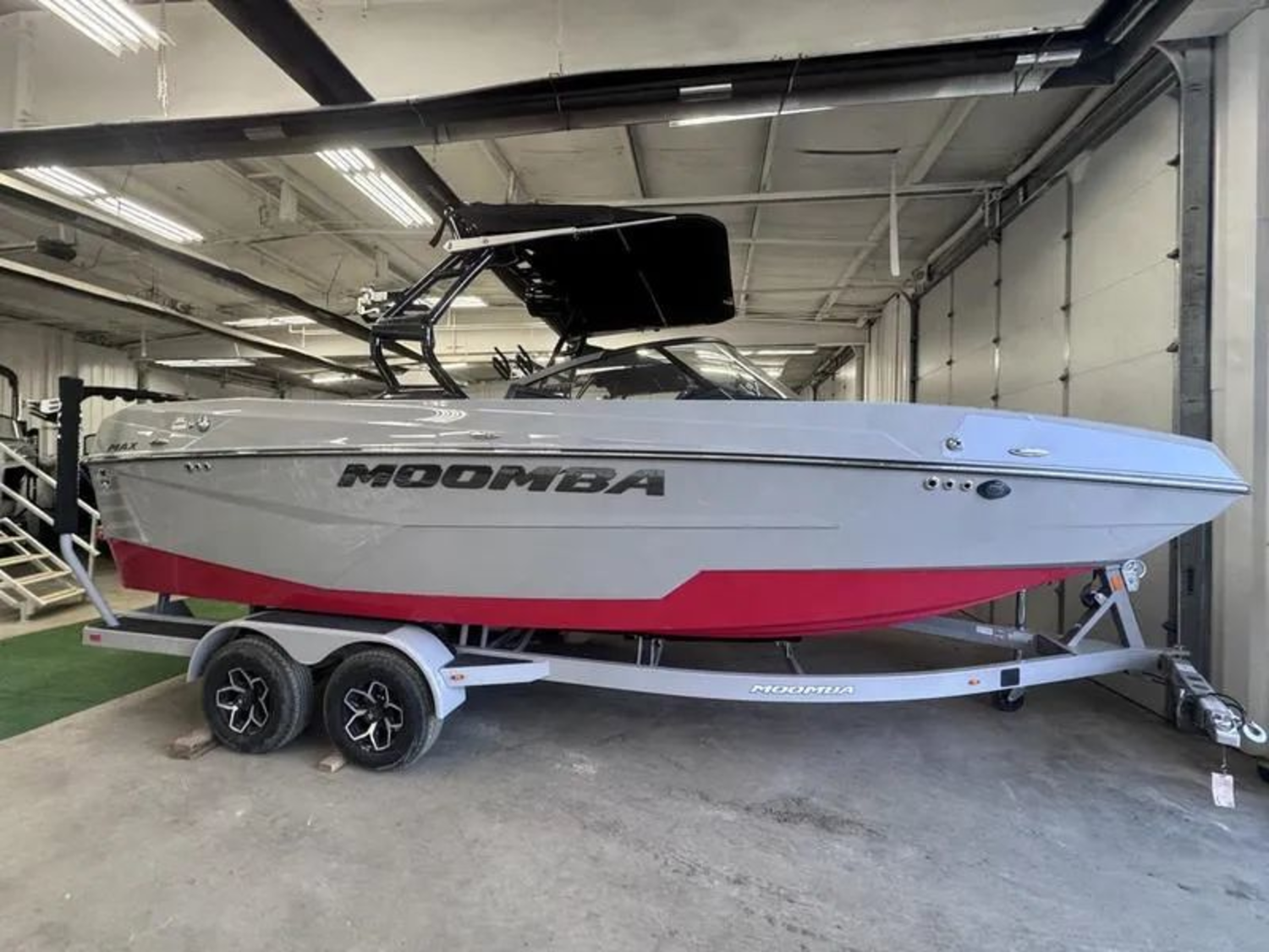 2025 MOOMBA MAX DEMO