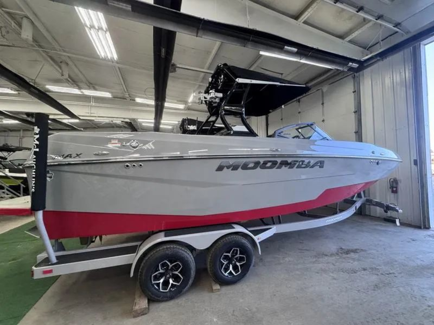 2025 MOOMBA MAX DEMO